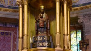 Scopri di più sull'articolo Le leggende della Madonna Nera di Tindari.